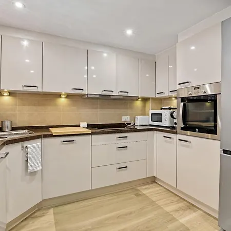Blue Greenwich Port Apartment